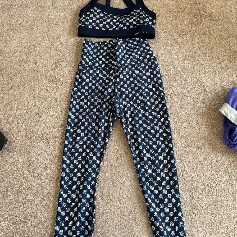 Fabletics Bundle - Size Small - image 4